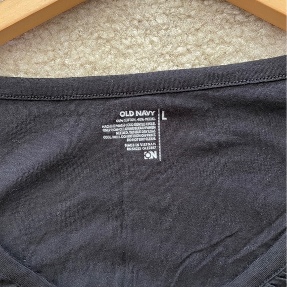 Old Navy Women’s Shirred V Neck Tee - Picture 2 of 2